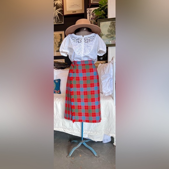 Vintage Pleated Wool skirt - Aljean From Canada - Picture 1 of 6